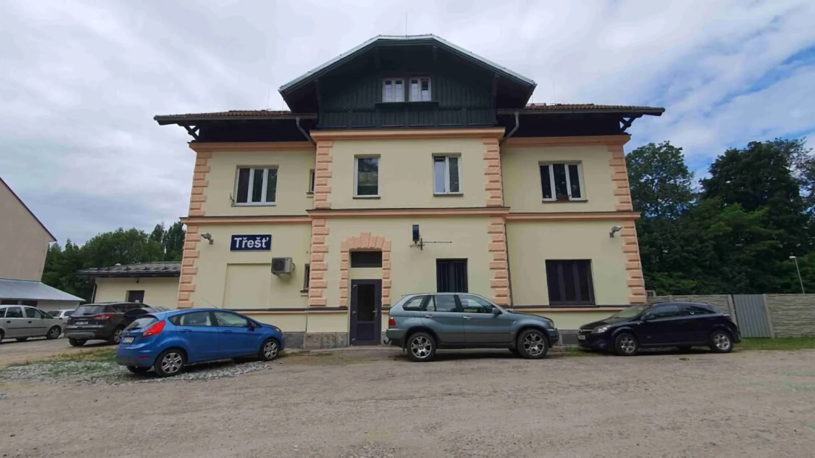 Vlakové nádraží Třešť – Doprava, Třešť